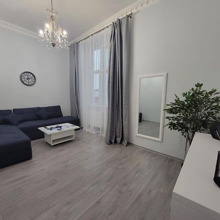 Warm & Cozy Apartment In The Heart Of Historical Lviv Eksteriør billede