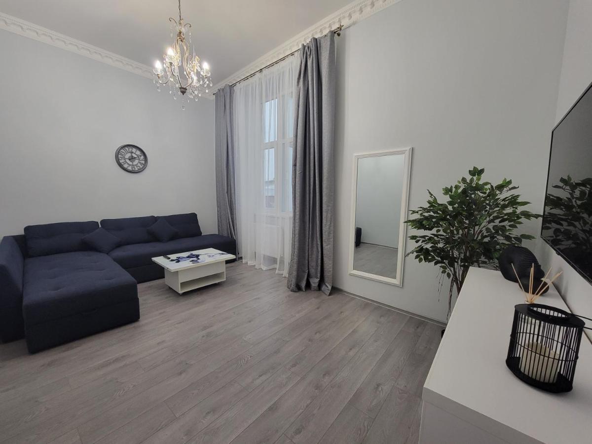 Warm & Cozy Apartment In The Heart Of Historical Lviv Eksteriør billede